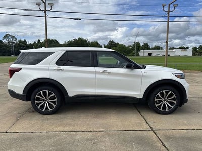 2022 Ford Explorer ST-Line