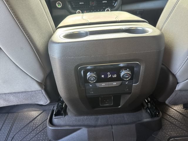 2025 Chevrolet Suburban LT