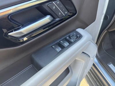 2025 Chevrolet Suburban LT