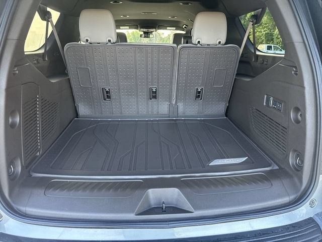 2025 Chevrolet Suburban LT