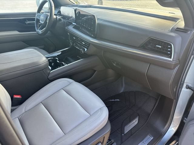 2025 Chevrolet Suburban LT