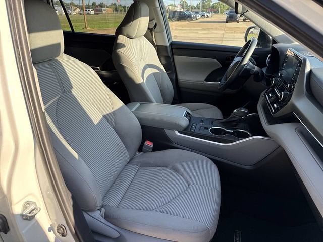 2021 Toyota Highlander LE